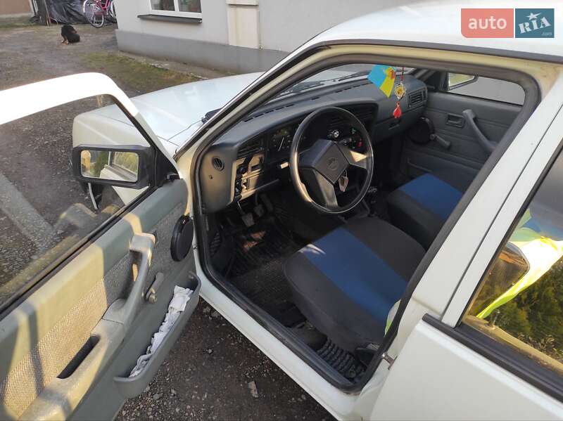 Седан Opel Ascona 1988 в Дубні фото 5 Седан Opel Ascona 1988 в Дубні