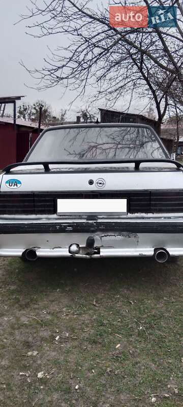 Седан Opel Ascona 1985 в 