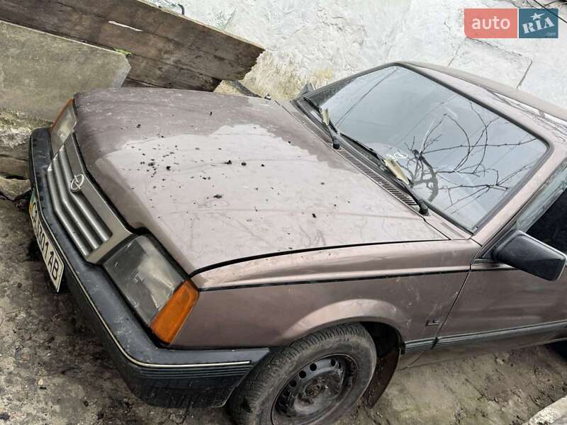 Седан Opel Ascona 1988 в Кривом Роге фото 9 Седан Opel Ascona 1988 в Кривом Роге