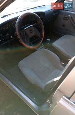 Хэтчбек Opel Ascona 1986 в 