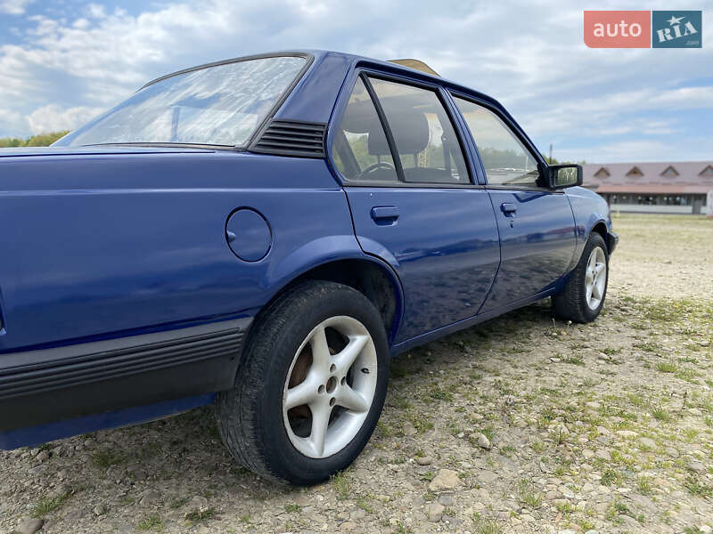 Седан Opel Ascona 1987 в Івано-Франківську