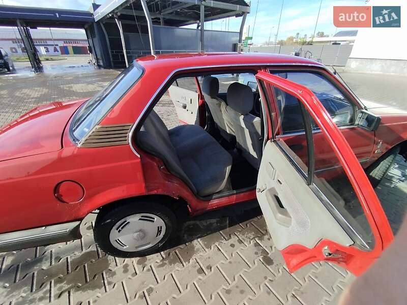 Седан Opel Ascona 1985 в Житомирі