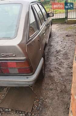 Хэтчбек Opel Ascona 1987 в 
