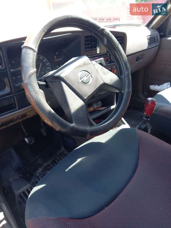 Седан Opel Ascona 1987 в Березане