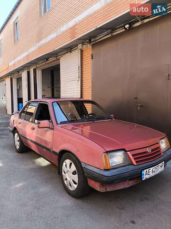 Седан Opel Ascona 1987 в Киеве