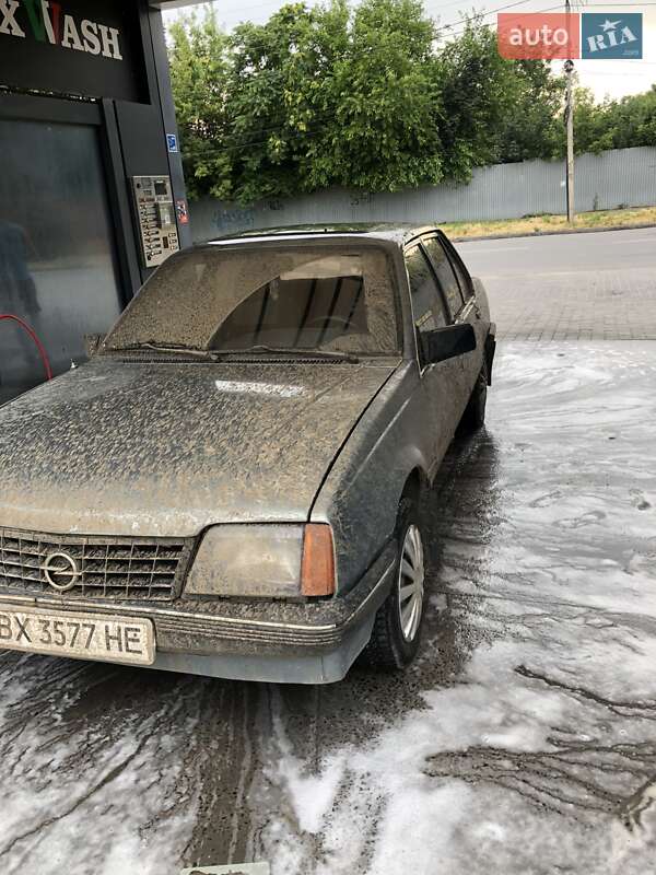 Седан Opel Ascona 1986 в Кам'янець-Подільському