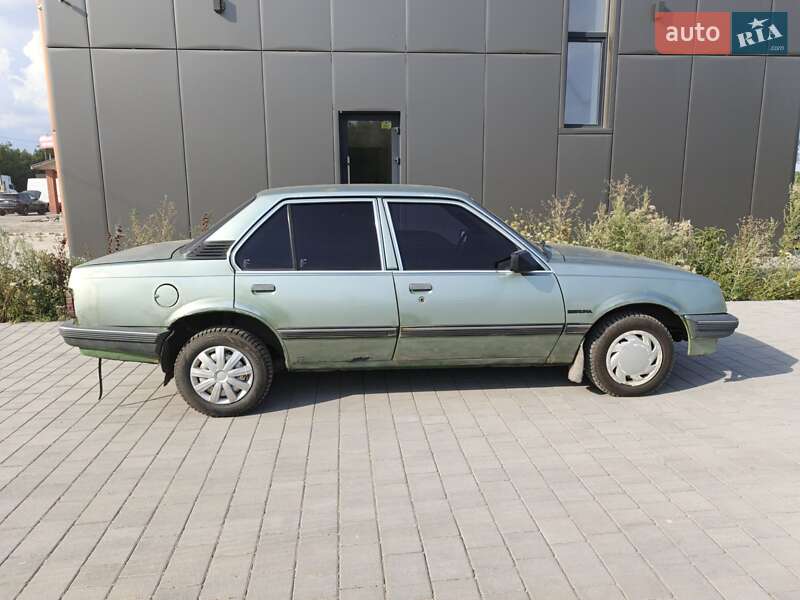 Седан Opel Ascona 1981 в Хмельницькому