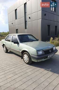 Седан Opel Ascona 1981 в Хмельницком