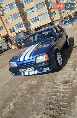 Хэтчбек Opel Ascona 1985 в 