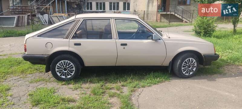 Хэтчбек Opel Ascona 1986 в Черновцах