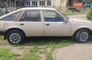 Хэтчбек Opel Ascona 1986 в 