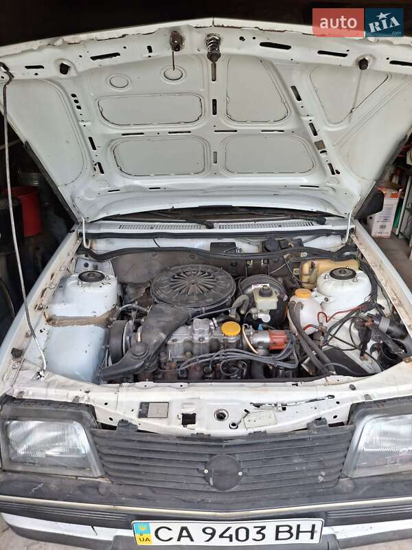 Купе Opel Ascona 1983 в Городище