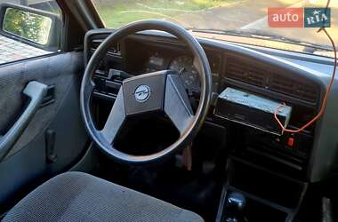 Хэтчбек Opel Ascona 1986 в 
