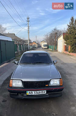 Хэтчбек Opel Ascona 1986 в Ямполе