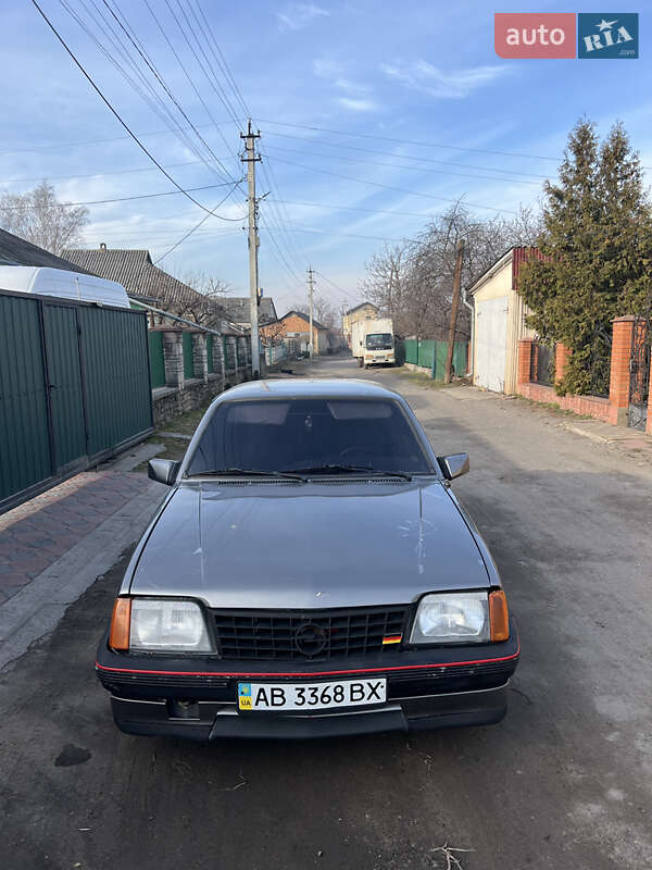 Opel Ascona 1986