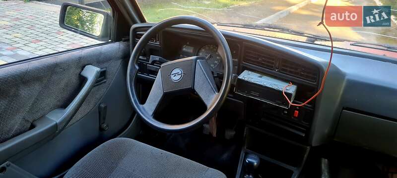 Хетчбек Opel Ascona 1986 в Ратному фото 8 Хетчбек Opel Ascona 1986 в Ратному