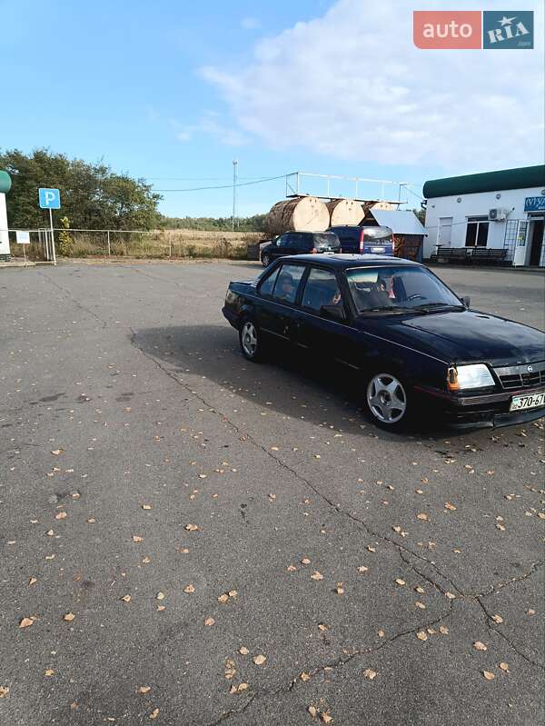 Седан Opel Ascona 1987 в Глыбокой