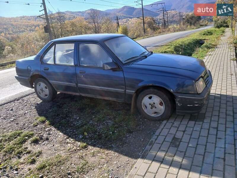Седан Opel Ascona 1988 в Ужгороді