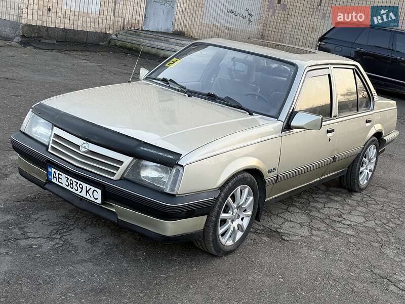 Седан Opel Ascona 1988 в Кам'янському