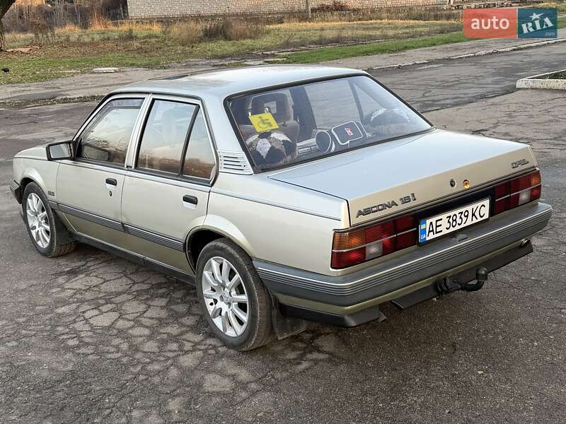 Седан Opel Ascona 1988 в Кам'янському