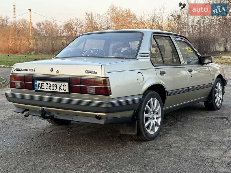 Седан Opel Ascona 1988 в Кам'янському