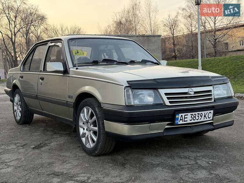 Седан Opel Ascona 1988 в Кам'янському