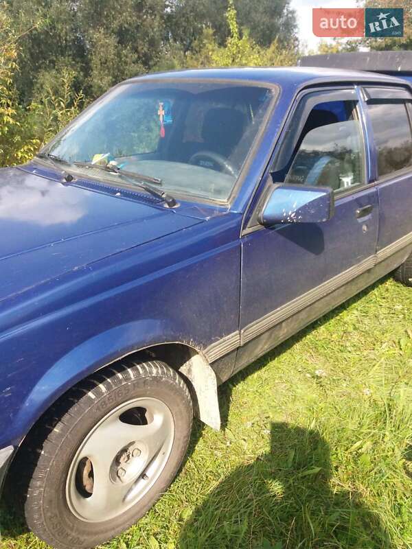 Седан Opel Ascona 1988 в Виннице