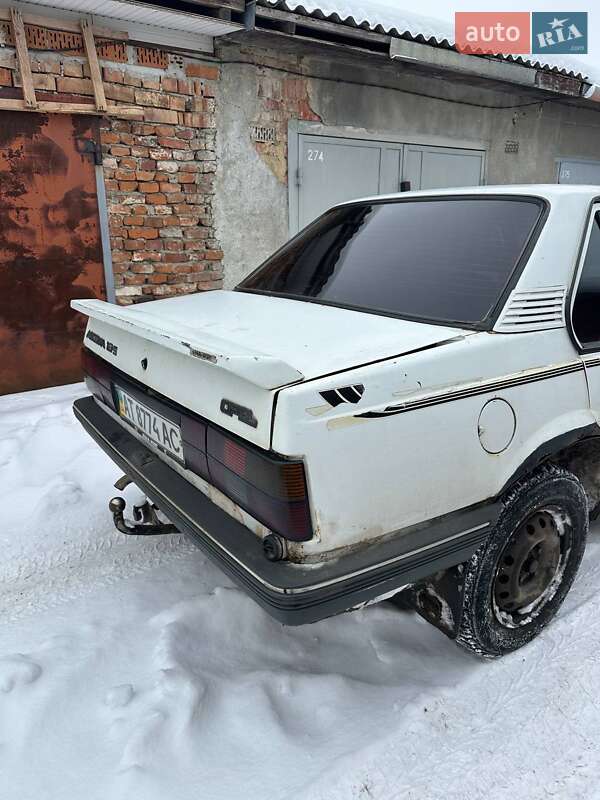 Седан Opel Ascona 1988 в Ивано-Франковске