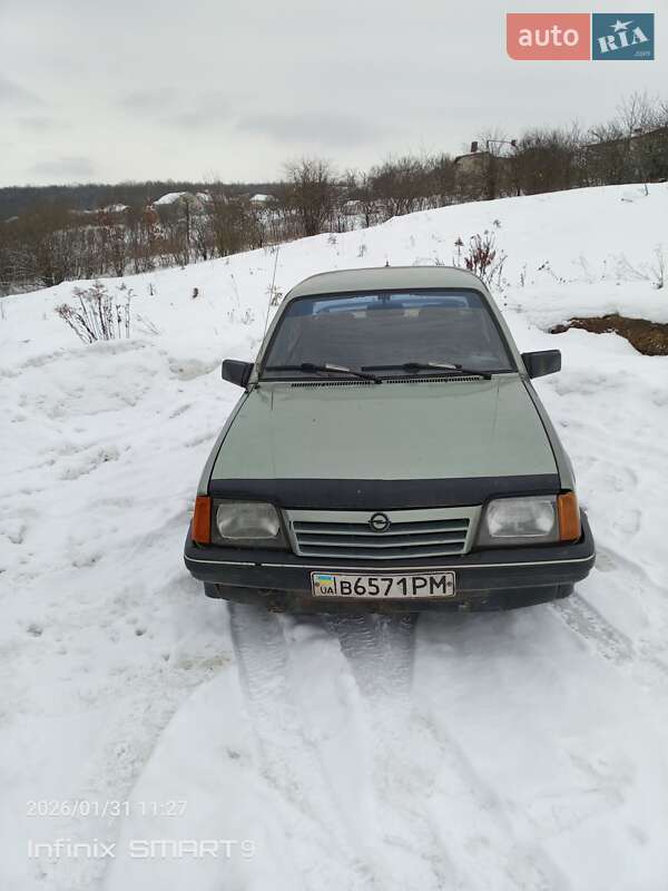 Седан Opel Ascona 1982 в Нежине