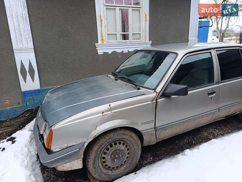 Седан Opel Ascona 1988 в Кельменцах