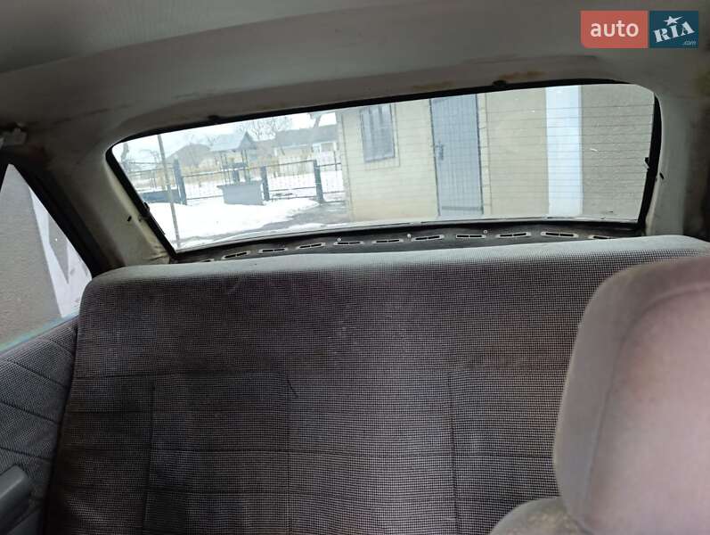 Седан Opel Ascona 1988 в Кельменцах