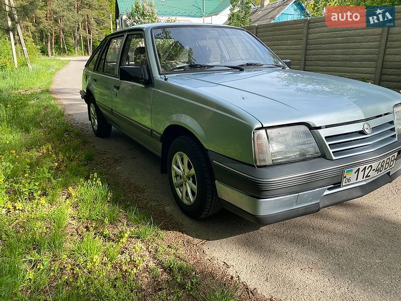 Хэтчбек Opel Ascona 1987 в Житомире