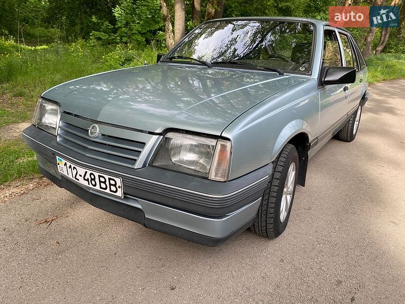 Хэтчбек Opel Ascona 1987 в Житомире