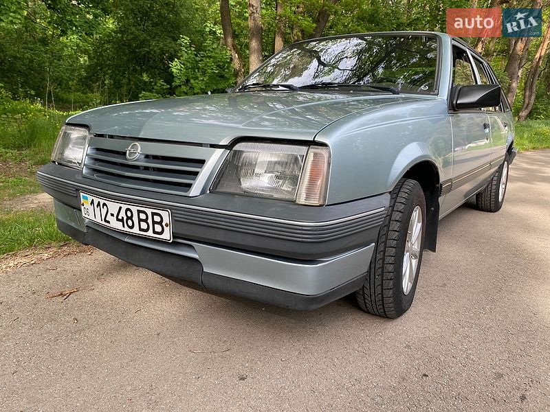 Хэтчбек Opel Ascona 1987 в Житомире
