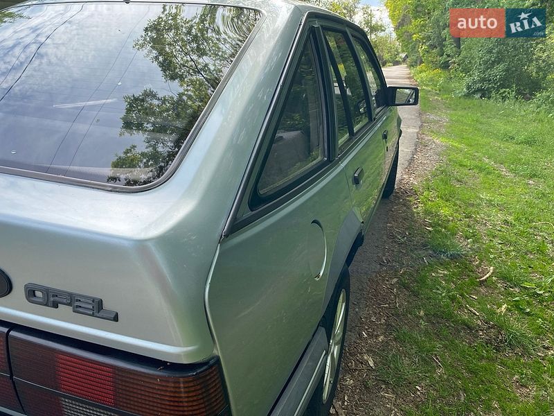 Хэтчбек Opel Ascona 1987 в Житомире