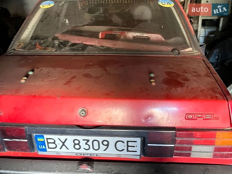 Седан Opel Ascona 1988 в Волочиську