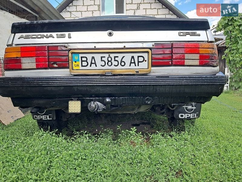 Седан Opel Ascona 1985 в Чернобае