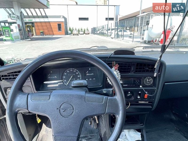 Седан Opel Ascona 1988 в Могилів-Подільському