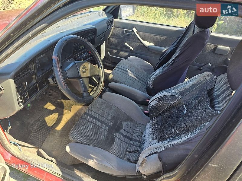Седан Opel Ascona 1986 в Луцке