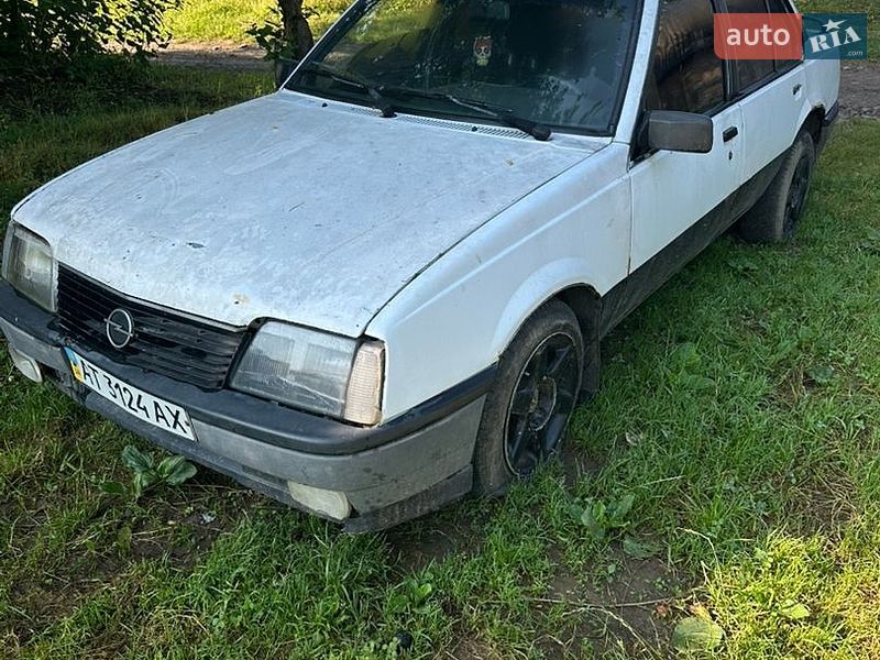 Седан Opel Ascona 1987 в Долине