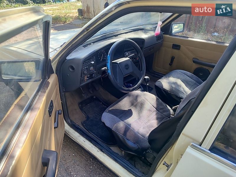 Хетчбек Opel Ascona 1982 в Черкасах