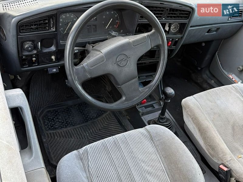 Седан Opel Ascona 1988 в Харкові