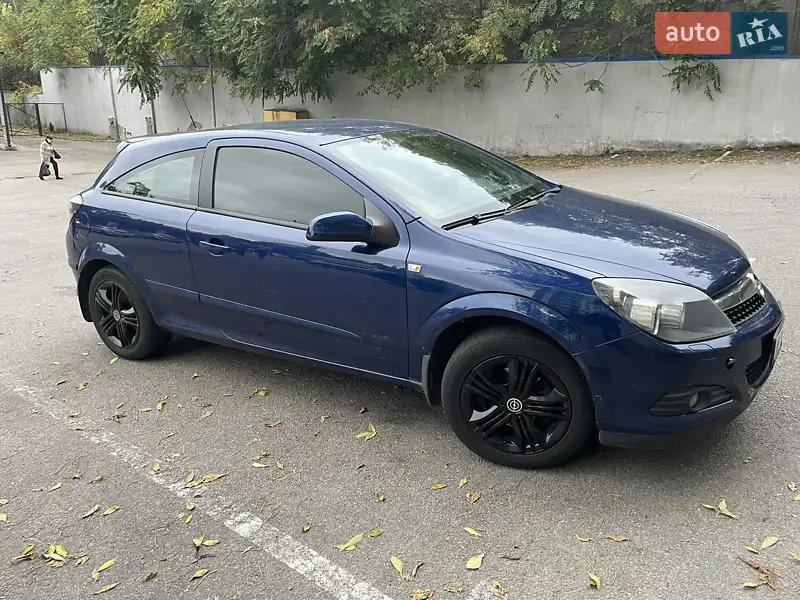 Хэтчбек Opel Astra GTC 2008 в 