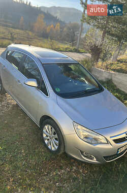 Хетчбек Opel Astra GTC 2010 в 