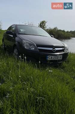 Хэтчбек Opel Astra GTC 2009 в 