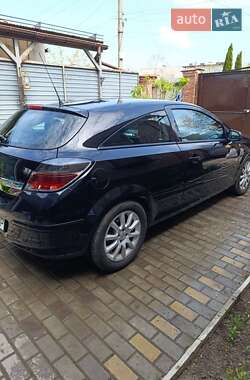Хэтчбек Opel Astra GTC 2005 в 