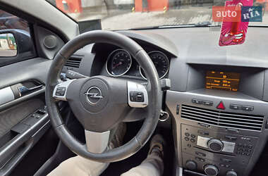 Хетчбек Opel Astra GTC 2006 в 