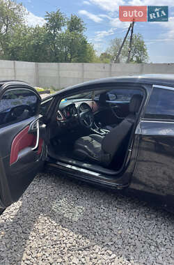Хэтчбек Opel Astra GTC 2013 в 