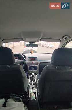 Хетчбек Opel Astra GTC 2006 в 