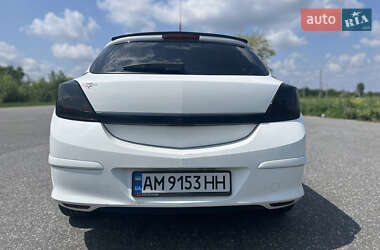 Хэтчбек Opel Astra GTC 2009 в 